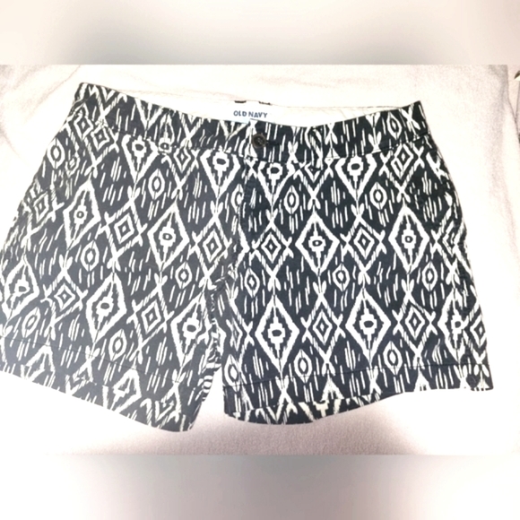 Old Navy Black and White Women's Shorts - Picture 1 of 6